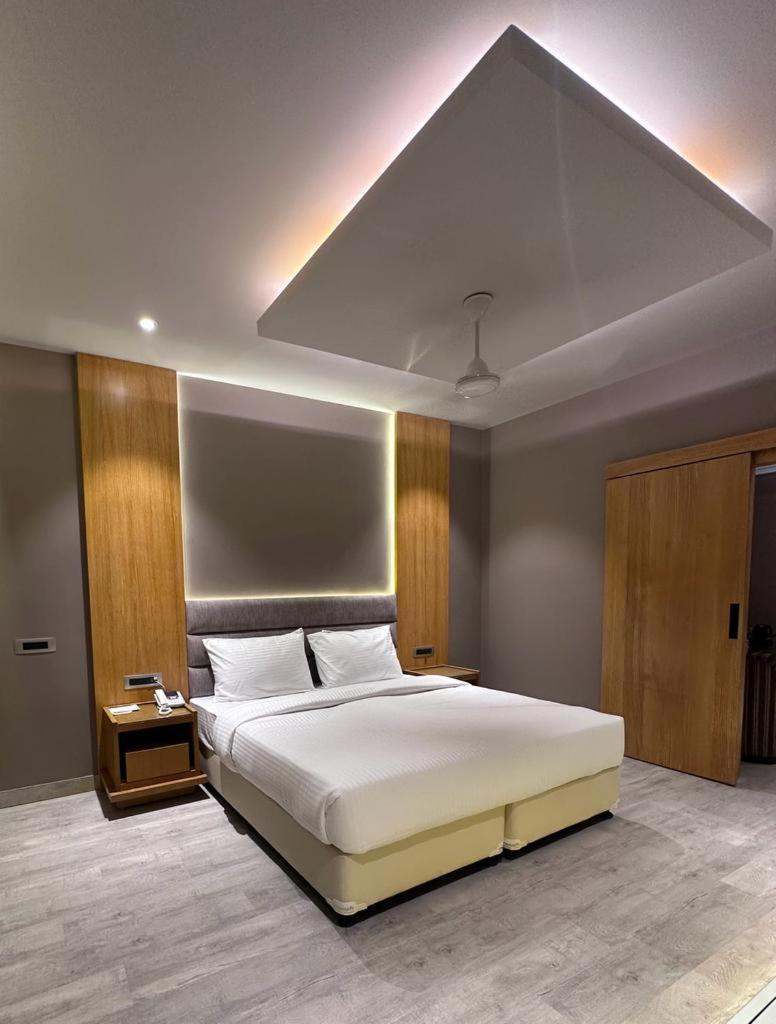 Hotel Rajmahal 모라다바드 외부 사진